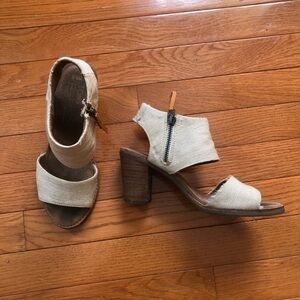 TOMS Women's Natural Canvas Block Heel Sandals with Side Zipper